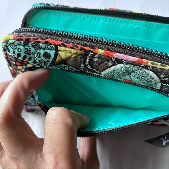 ⭐️⭐️⭐️Vera Bradley Paisley Glenna Floral Clutch Wallet Bag Purse COTTAGE EUC - Picture 5 of 10